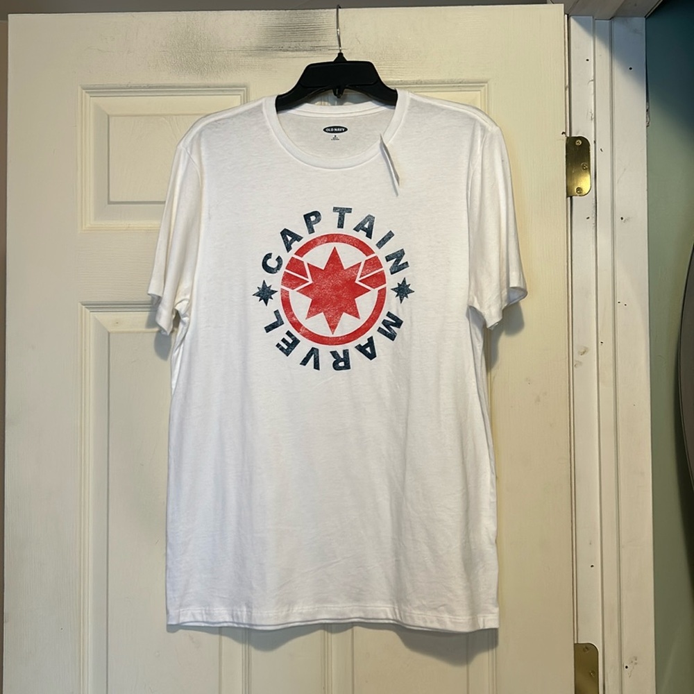 Old Navy Captain Marvel Shirt Size Medium White